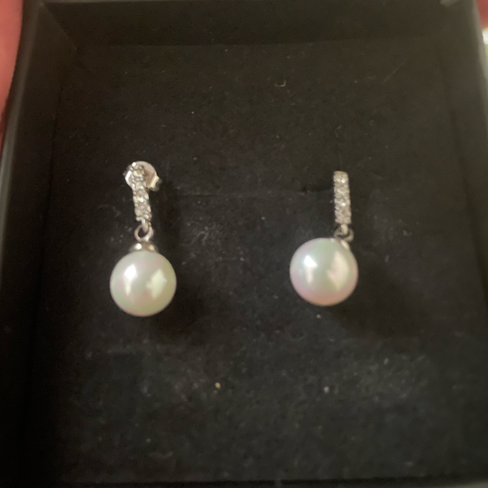 Cate & Chloe diamond pearls(Brand New)